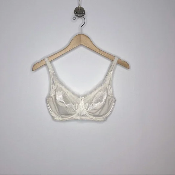 Amoena Aurelie Size 34D Wired Mastectomy Bra Lace & Gold Tone Detailing - Picture 2 of 15